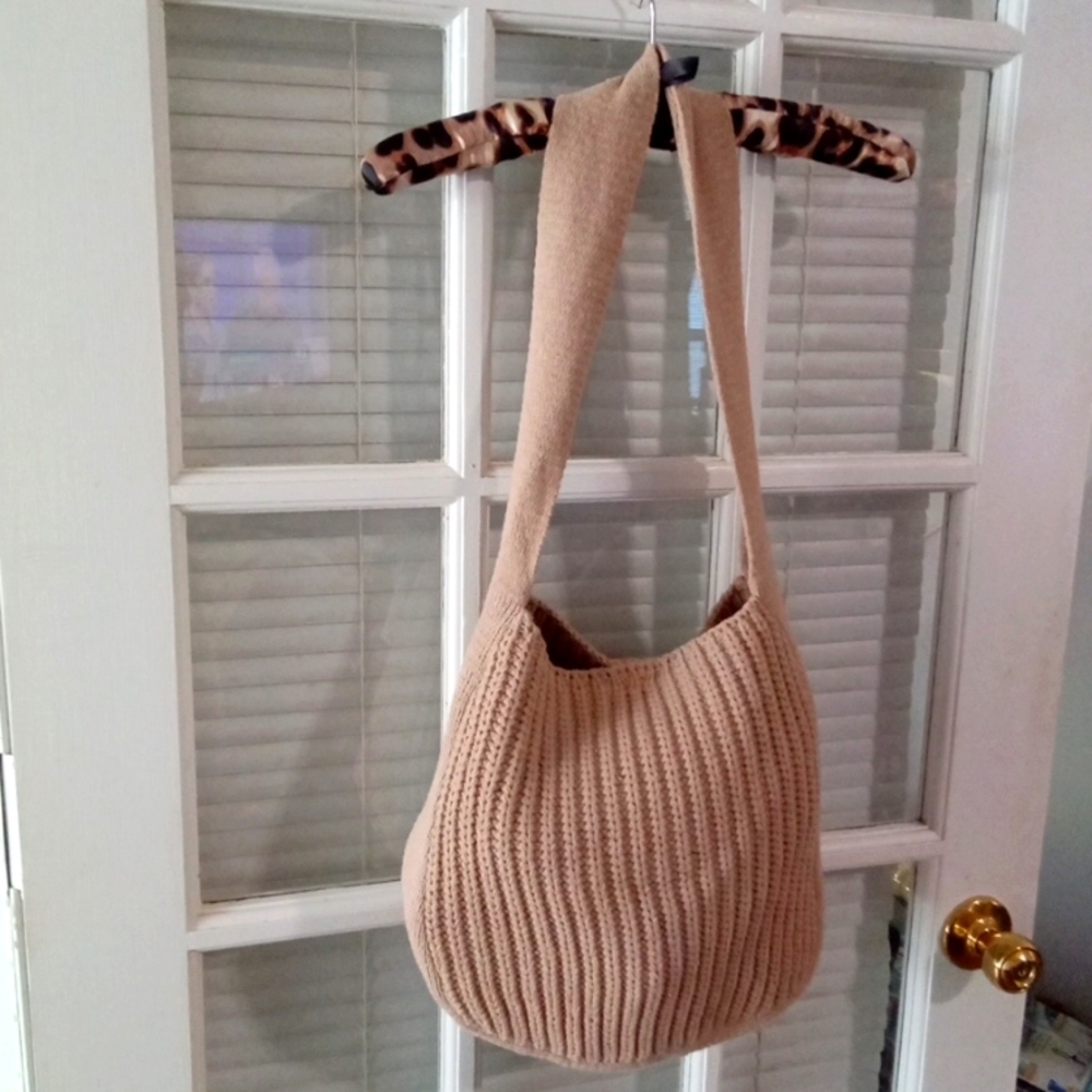 NWOT Cute Boho shoulder bag with snap closure